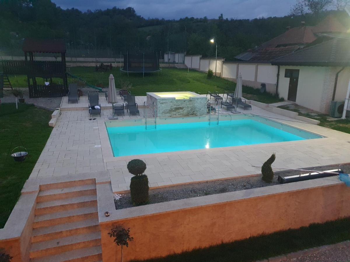 Pensiunea Gabriel Corcova Luaran gambar
