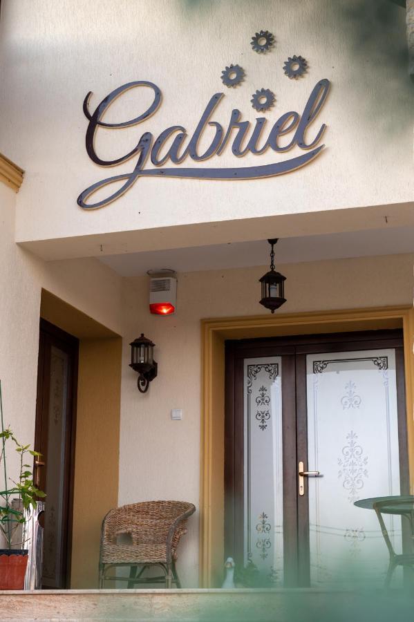 Pensiunea Gabriel Corcova Luaran gambar